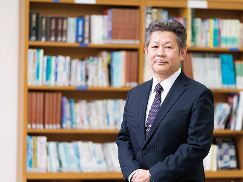 校長 焼田 健二